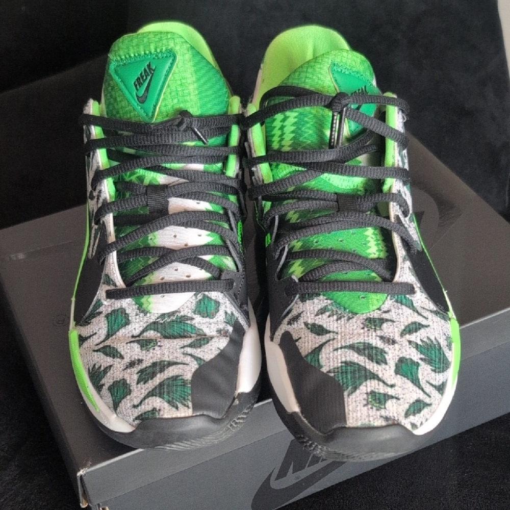 Nike Green and Black Sneakers with Camouflage Pattern